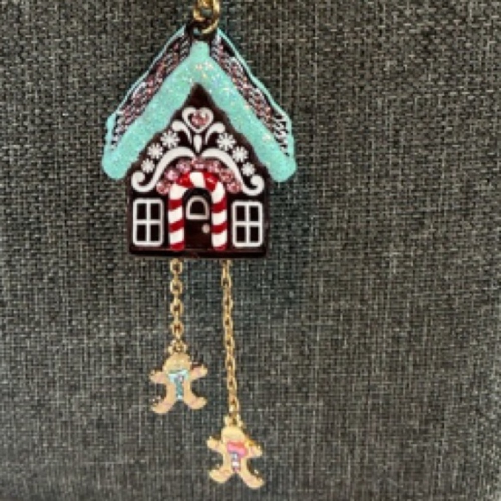 NWT Betsey Johnson Christmas Gingerbread House Long Chain Pendant Necklace - Picture 4 of 10